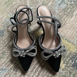 Vetaste Double Bow Satin Heeled Sandals